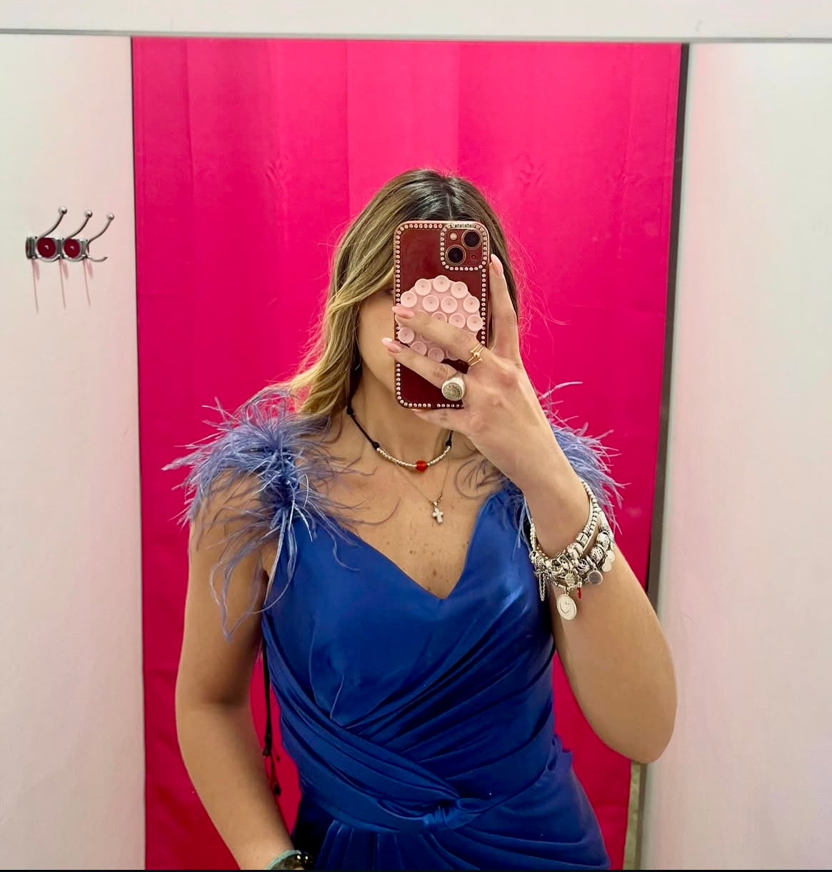 Abito in seta con piume