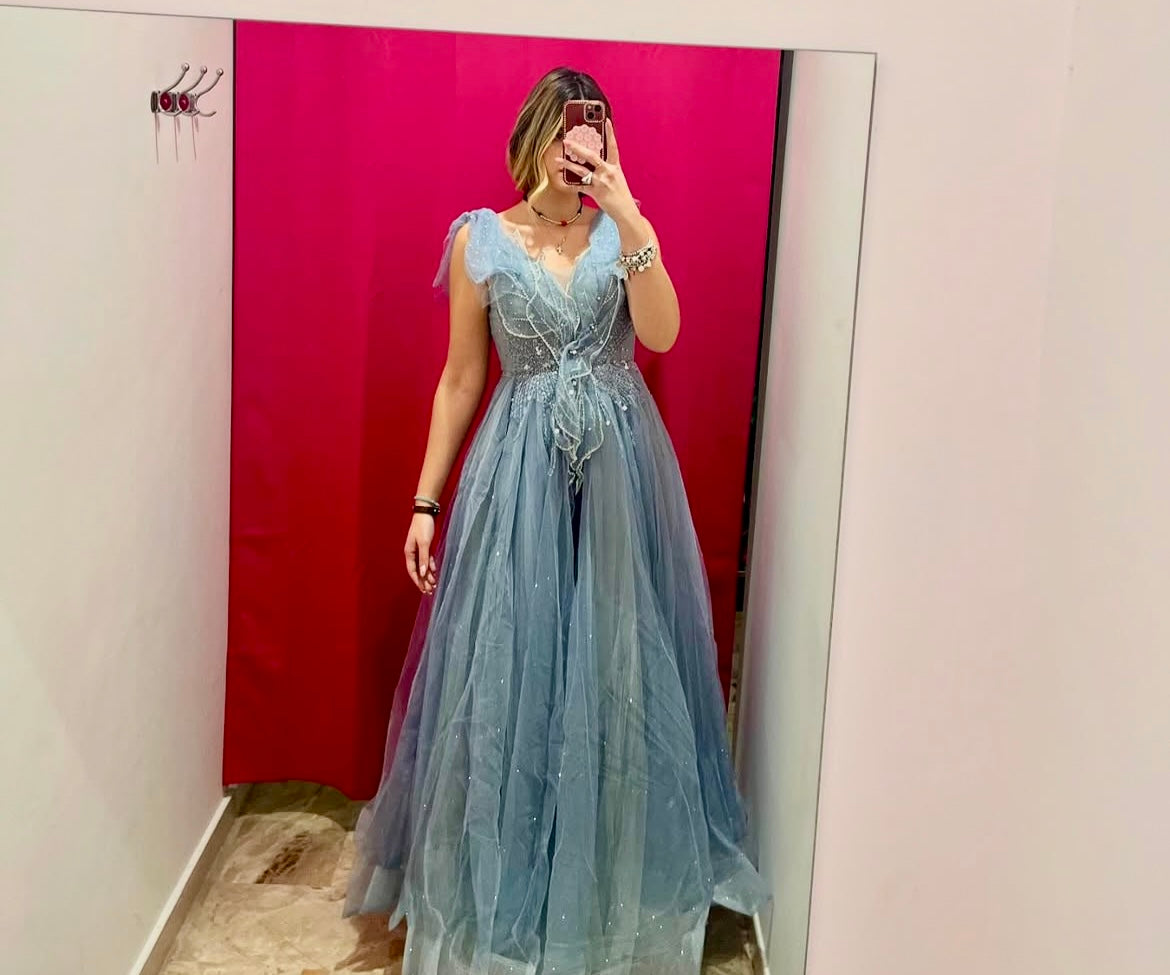 Abito lungo in tulle e cristalli